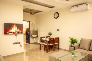 Posezení v ubytování Urban Suites 3BHK Duplex in Central of Jaipur + 20 fotografií