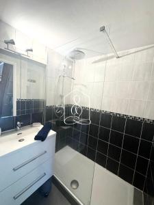 Ένα μπάνιο στο La Petite Provence, résidence avec piscine