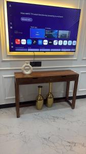 Μια τηλεόραση ή/και κέντρο ψυχαγωγίας στο Friends Villa