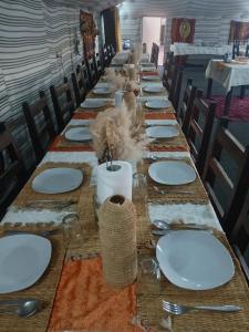 Restaurace v ubytování Luxury camp excurions + 13 fotografií