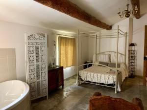 Φωτογραφία από το άλμπουμ του Les chambres du Mazel σε Poulx +3 φωτογραφίες