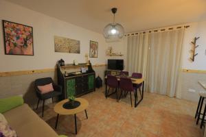 a living room with a couch and a table and chairs at El Retoño in El Bosque