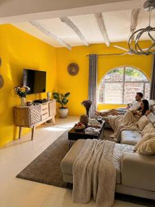 Μια τηλεόραση ή/και κέντρο ψυχαγωγίας στο AfricanHouse Z with Creek View in Mombasa - Mtwapa 2bedroom with an Inhouse multistation gym +19 φωτογραφίες