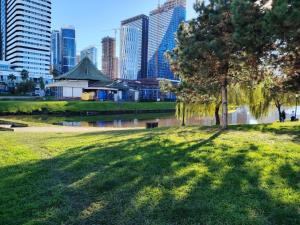 Κήπος έξω από το VIBE Stay Apartments Batumi