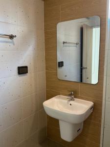 Ένα μπάνιο στο Loma Place +20 φωτογραφίες