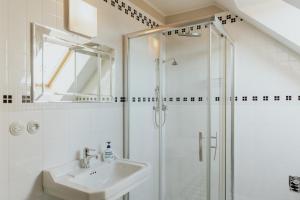 Koupelna v ubytování Penzion Šatlava