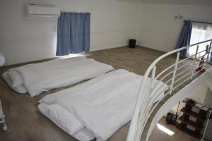 En eller flere senge i et værelse på 恩納Garden Resort Okinawa