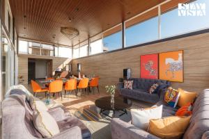 Un lugar para sentarse en StayVista at La Mer - Pool, Lawn & BBQ