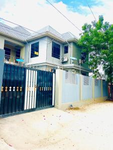 Το κτήριο όπου στεγάζεται  το διαμέρισμα