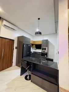 Η κουζίνα ή μικρή κουζίνα στο Carter Homes +2 φωτογραφίες