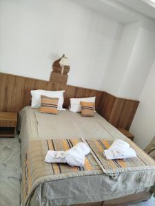 Postel nebo postele na pokoji v ubytování Hôtel Dar Farhat + 7 fotografií