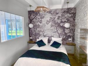 En eller flere senge i et værelse på Domaine des Anes