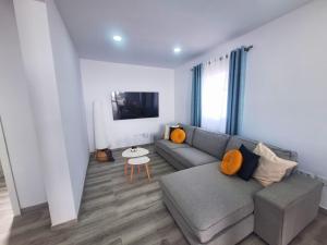 Μια τηλεόραση ή/και κέντρο ψυχαγωγίας στο Casa Doña Juana - Villa de 4 dormitorios con jacuzzi y gran zona exterior