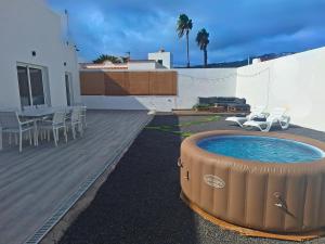 Πισίνα στο ή κοντά στο Casa Doña Juana - Villa de 4 dormitorios con jacuzzi y gran zona exterior