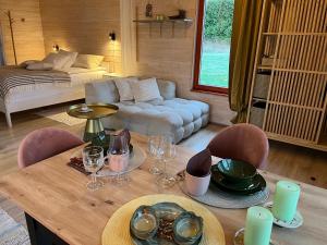 Un pat sau paturi într-o cameră la Beachboog LAHEMAA