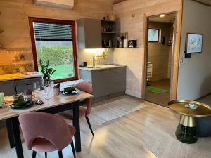 O bucătărie sau chicinetă la Beachboog LAHEMAA +25 fotografii