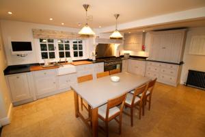 Η κουζίνα ή μικρή κουζίνα στο Brookside, Hawkshead +5 φωτογραφίες