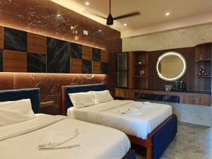 Una cama o camas en una habitación de Estuary Dreamz BOATEL