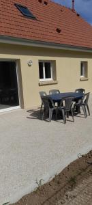 Bygningen som feriehuset ligger i + 8 billeder