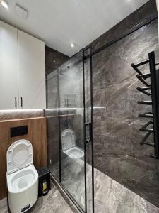 Koupelna v ubytování Tashkent city Gardens Scenery + 9 fotografií