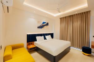 Una cama o camas en una habitación de Urban oasis stay 43 fotos más