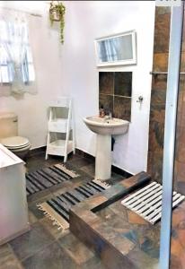 Ένα μπάνιο στο Sundown Lodge and Confrence