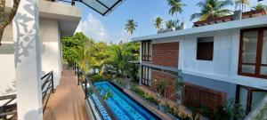 an external view of a house with a swimming pool at Ko Lake Villa in Ahangama