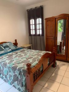 Postel nebo postele na pokoji v ubytování Cozy Grand-Bourg Apartment with Private Entrance