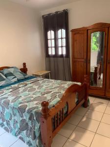 Postel nebo postele na pokoji v ubytování Cozy Grand-Bourg Apartment with Private Entrance