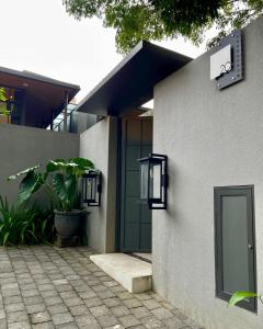 Το κτήριο όπου στεγάζεται  η βίλα +20 φωτογραφίες