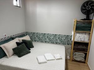 En eller flere senge i et værelse på Rancho do Viajante APARTAMENTO B