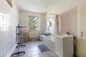 Ένα μπάνιο στο FLEX Aparts - möblierte Wohnung in Zwickau +18 φωτογραφίες