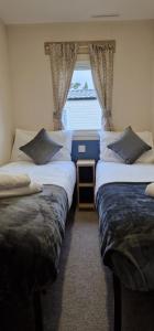 En eller flere senge i et værelse på Vacant Nests Seton Sands St Andrews Starlink
