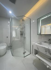 Koupelna v ubytování Six Brothers Boutique Hotel + 45 fotografií