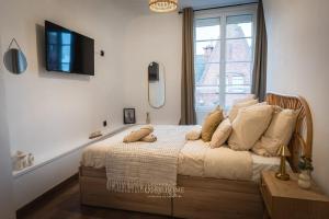 Ένα ή περισσότερα κρεβάτια σε δωμάτιο στο Nouveau sur dunkerque LE NID DU BEFFROI