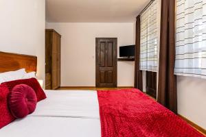 Ένα ή περισσότερα κρεβάτια σε δωμάτιο στο Vacation Home in Starosel Pool & Spa