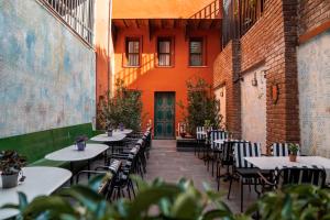 En restaurant eller et andet spisested på The Yard Hotel