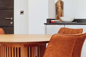 a dining room with a wooden table and chairs at Solihull Modern Living - 1 Bed Apartment in Solihull