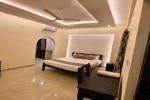 Ένα ή περισσότερα κρεβάτια σε δωμάτιο στο PURNA RIVERA MUNNAR