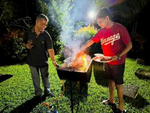 Εγκαταστάσεις μπάρμπεκιου για όλους τους επισκέπτες του ξενώνα