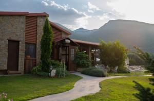 En generel udsigt til bjerge eller udsigt til bjerge taget fra pensionatet