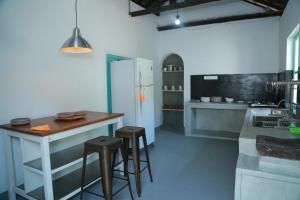 Η κουζίνα ή μικρή κουζίνα στο Shine Breeze villa