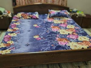 Ένα ή περισσότερα κρεβάτια σε δωμάτιο στο Home Stays Vlla