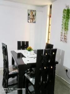 Χώρος καθιστικού στο Shalom Stays