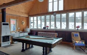 Τραπέζι μπιλιάρδου στο Gorgeous Home In Marakryd With Sauna