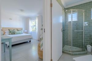 Ένα μπάνιο στο Serenity on 6th Luxury holiday home +84 φωτογραφίες