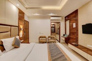 Μια τηλεόραση ή/και κέντρο ψυχαγωγίας στο Hotel HD Luxury HomeStay- Lajpat Nagar Market