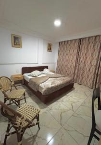 Giường trong phòng chung tại Hotel Amine