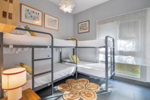 En eller flere senge i et værelse på Villa Rompido + 22 billeder