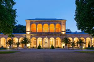 Bygningen som campingpladsen ligger i